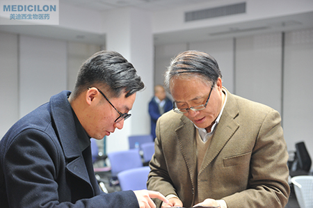 HJC黄金城平台临床前副总裁顾性初博士为与会者答疑解惑