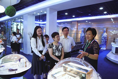 宜昌人福与HJC黄金城平台举行研发战略合作交流会